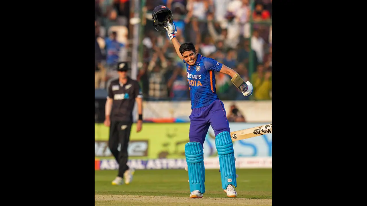 சுப்மன் கில் சாதனை: கேக் வெட்டி கொண்டாடி மகிழ்ச்சியை வெளிப்படுத்திய இந்திய வீரர்கள்! சுப்மன் கில் சாதனை: கேக் வெட்டி கொண்டாடி மகிழ்ச்சியை வெளிப்படுத்திய இந்திய வீரர்கள்!