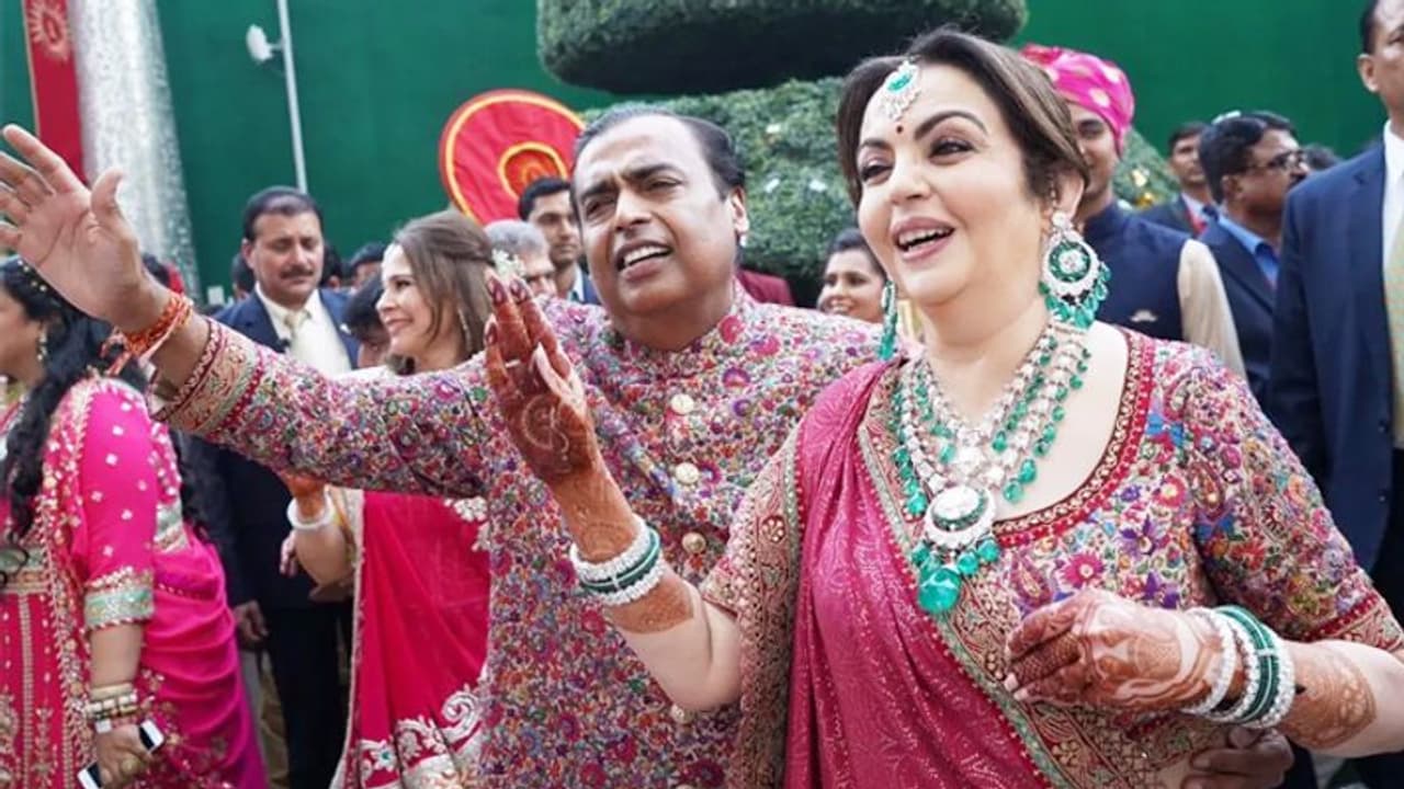 ഇഷ അംബാനിയുടെ ഇരട്ടക്കുട്ടികൾക്ക് ആഡംബര സമ്മാനം; മുകേഷ് അംബാനിയും നിതാ അംബാനിയും നൽകിയത് ഇഷ അംബാനിയുടെ ഇരട്ടക്കുട്ടികൾക്ക് ആഡംബര സമ്മാനം; മുകേഷ് അംബാനിയും നിതാ അംബാനിയും നൽകിയത്