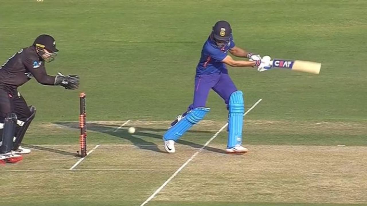 ഈ അംപയര്മാര്ക്കെല്ലാം എന്തുപറ്റി? വീണ്ടും അംപയറിംഗ് മണ്ടത്തരം! ഈ അംപയര്മാര്ക്കെല്ലാം എന്തുപറ്റി? വീണ്ടും അംപയറിംഗ് മണ്ടത്തരം!