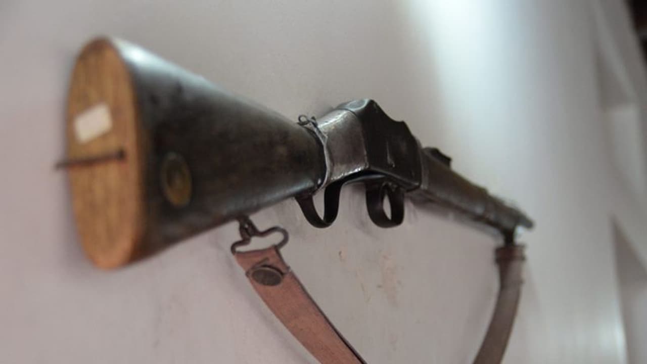 മധ്യപ്രദേശില് 16 കാരന് അമ്മയെ വെടിവെച്ചുകൊന്നു, സ്ഥിരമായി തല്ലുന്നതാണ് കാരണമെന്ന് മൊഴി! മധ്യപ്രദേശില് 16 കാരന് അമ്മയെ വെടിവെച്ചുകൊന്നു, സ്ഥിരമായി തല്ലുന്നതാണ് കാരണമെന്ന് മൊഴി!