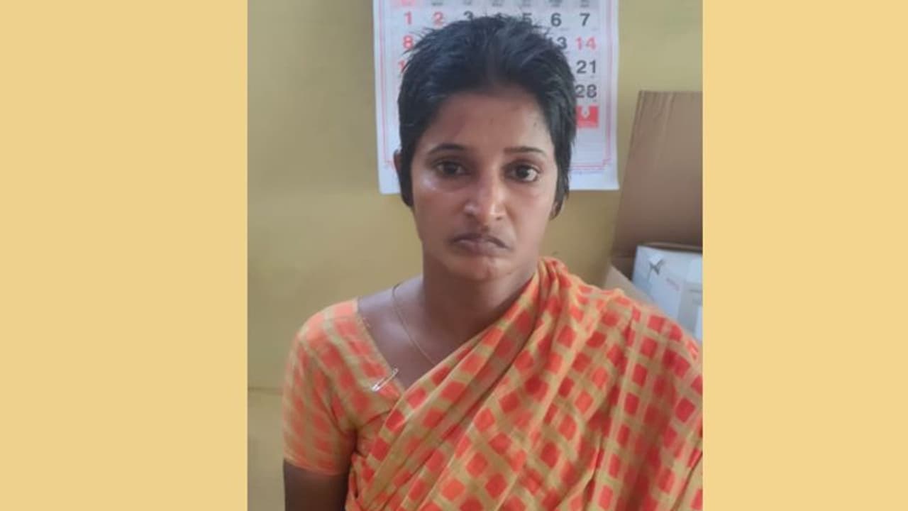 കെഎസ്ആർടിസി ബസ് യാത്രക്കാരിയുടെ ബാഗിൽ നിന്ന് തന്ത്രപരമായി പണം മോഷ്ടിച്ചു, യുവതി പിടിയിൽ