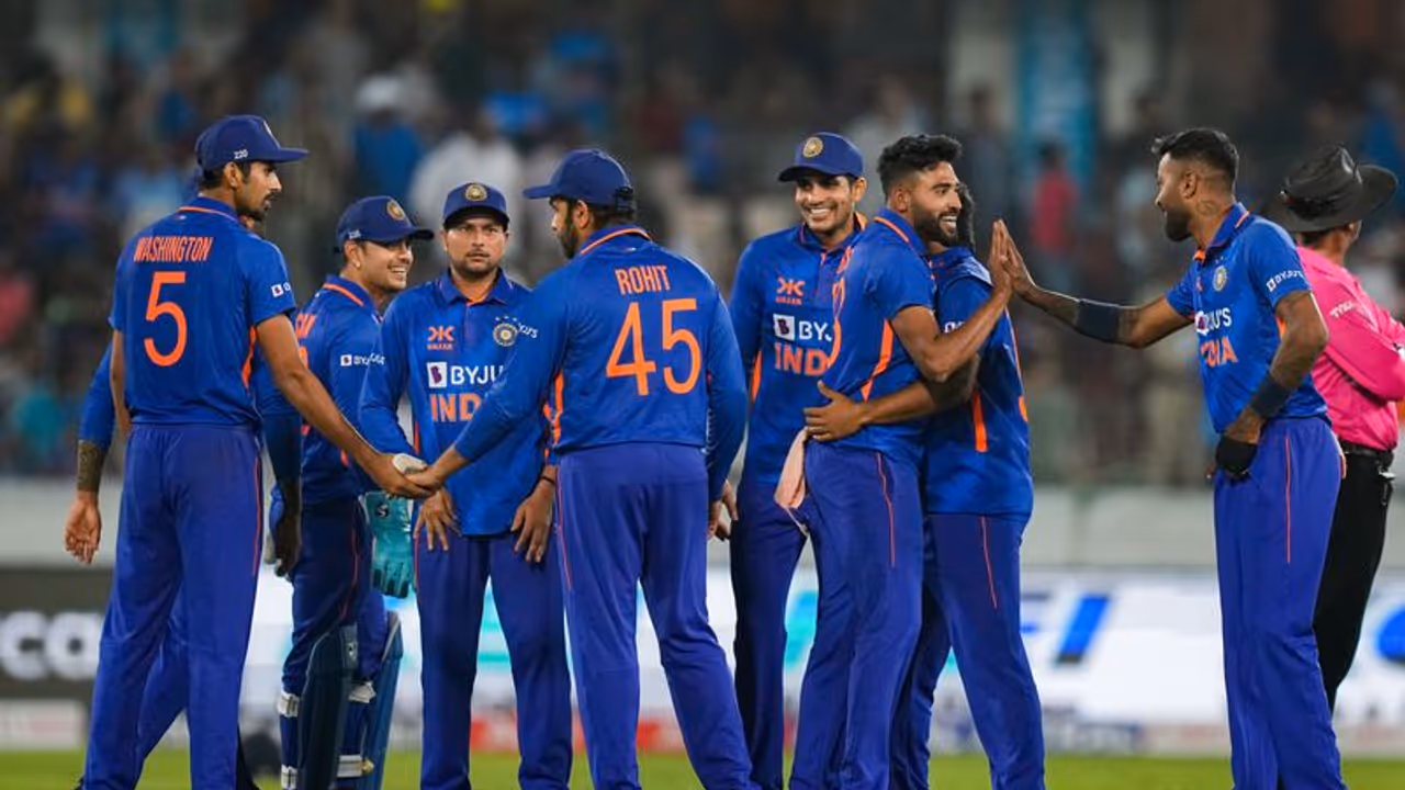 IND V/S NZ: शुभमन गिल के बाद होम ग्राउंड पर चमका सिराज का सितारा, न्यूजीलैंड की रोमांचक मैच में 12 रनों से हार IND V/S NZ: शुभमन गिल के बाद होम ग्राउंड पर चमका सिराज का सितारा, न्यूजीलैंड की रोमांचक मैच में 12 रनों से हार