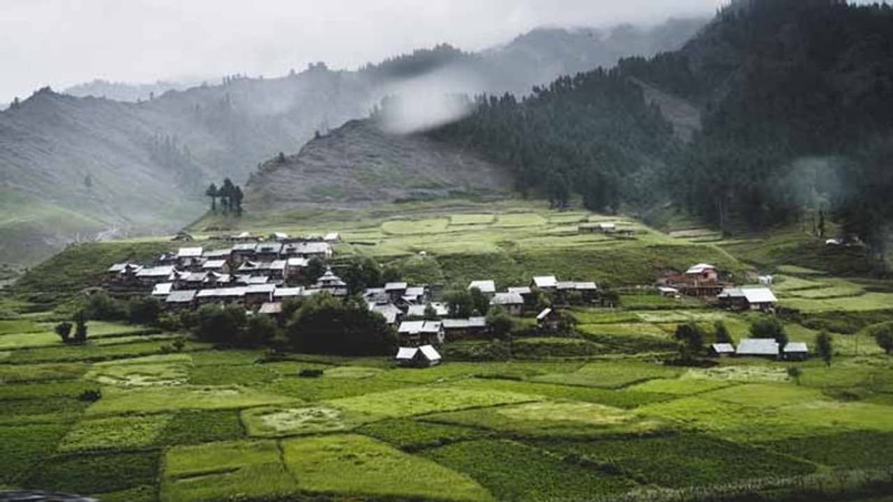 Kashmir : శాంతి మధ్య పర్యాటక కేంద్రాలుగా మారిన 75 కాశ్మీర్ సరిహద్దు గ్రామాలు.. Kashmir : శాంతి మధ్య పర్యాటక కేంద్రాలుగా మారిన 75 కాశ్మీర్ సరిహద్దు గ్రామాలు..