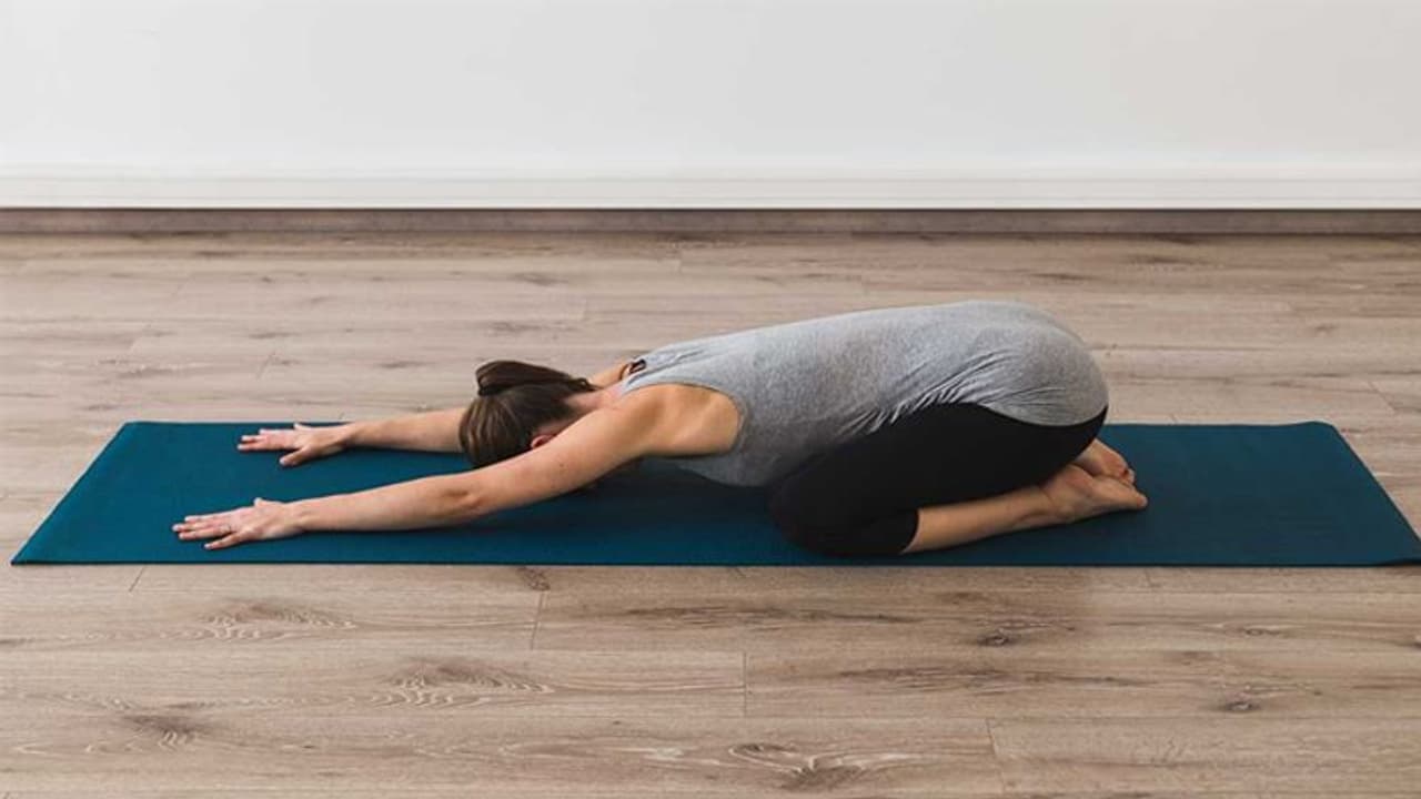 முட்டை மேல் அமர்ந்து யோகாவில் உலக சாதனை படைத்த விருதுநகர் சகோதரிகள் முட்டை மேல் அமர்ந்து யோகாவில் உலக சாதனை படைத்த விருதுநகர் சகோதரிகள்