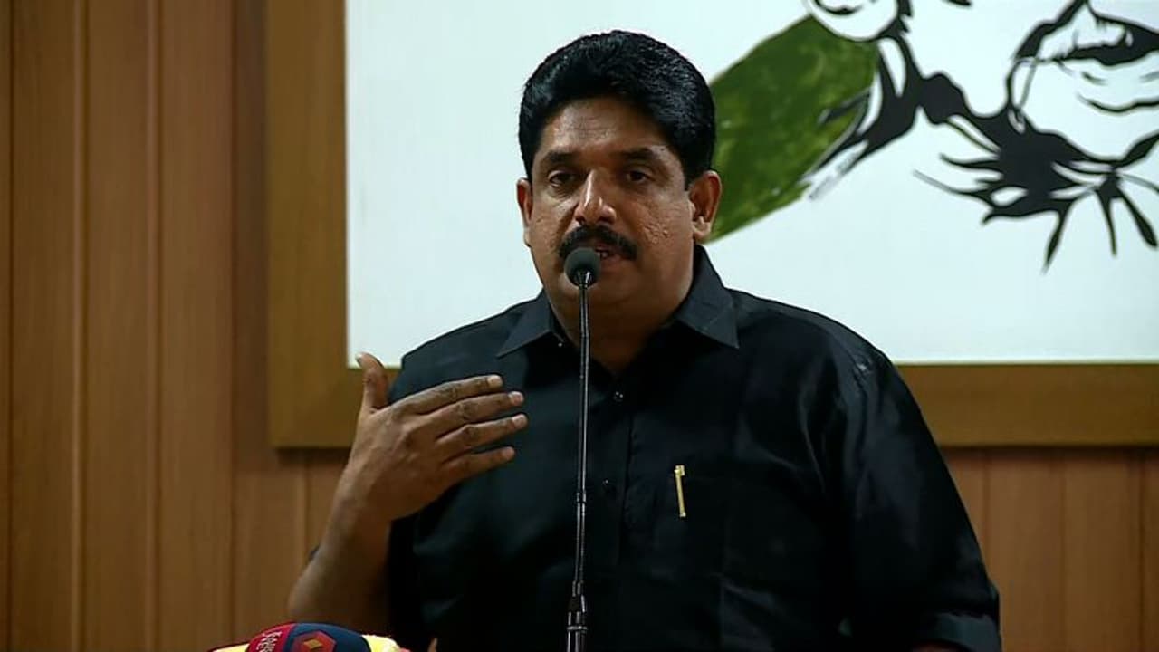 'ആട്ടിൻ തോലിട്ട ചെന്നായ്ക്കൾ ചതിച്ചു'; ഓട് പൊളിച്ച് കൗൺസിലർ ആയതല്ലെന്നും ബിനു പുളിക്കക്കണ്ടം 'ആട്ടിൻ തോലിട്ട ചെന്നായ്ക്കൾ ചതിച്ചു'; ഓട് പൊളിച്ച് കൗൺസിലർ ആയതല്ലെന്നും ബിനു പുളിക്കക്കണ്ടം