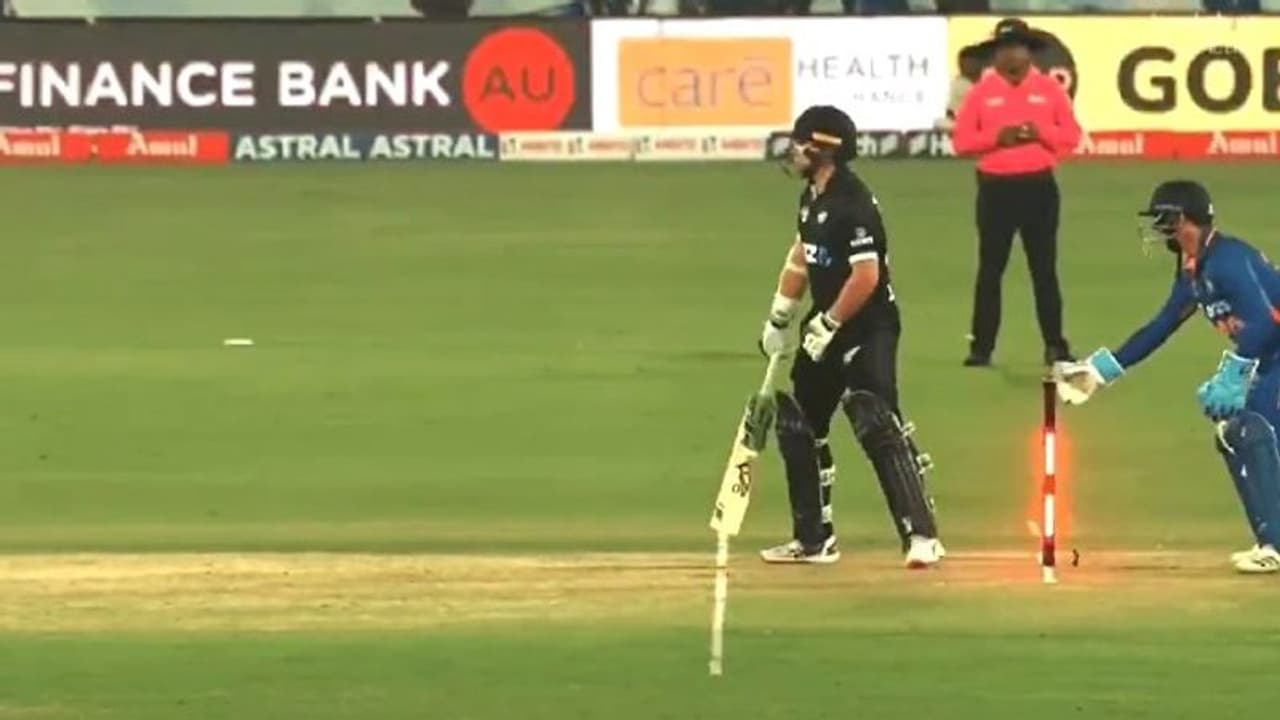 ഇതിനെ ക്രിക്കറ്റെന്ന് വിളിക്കാനാവില്ല, ഇഷാന് കിഷന്റെ 'തമാശ'ക്കെതിരെ തുറന്നടിച്ച് ഗവാസ്കര് ഇതിനെ ക്രിക്കറ്റെന്ന് വിളിക്കാനാവില്ല, ഇഷാന് കിഷന്റെ 'തമാശ'ക്കെതിരെ തുറന്നടിച്ച് ഗവാസ്കര്