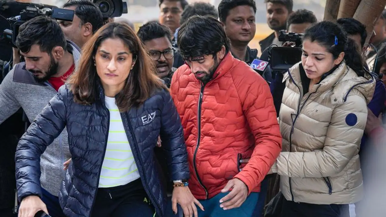 Wrestler Protest: ಕುಸ್ತಿ​ಪ​ಟು​ಗಳ ಹೋರಾ​ಟಕ್ಕೆ ರಾಜ​ಕೀಯ ಬಣ್ಣ!