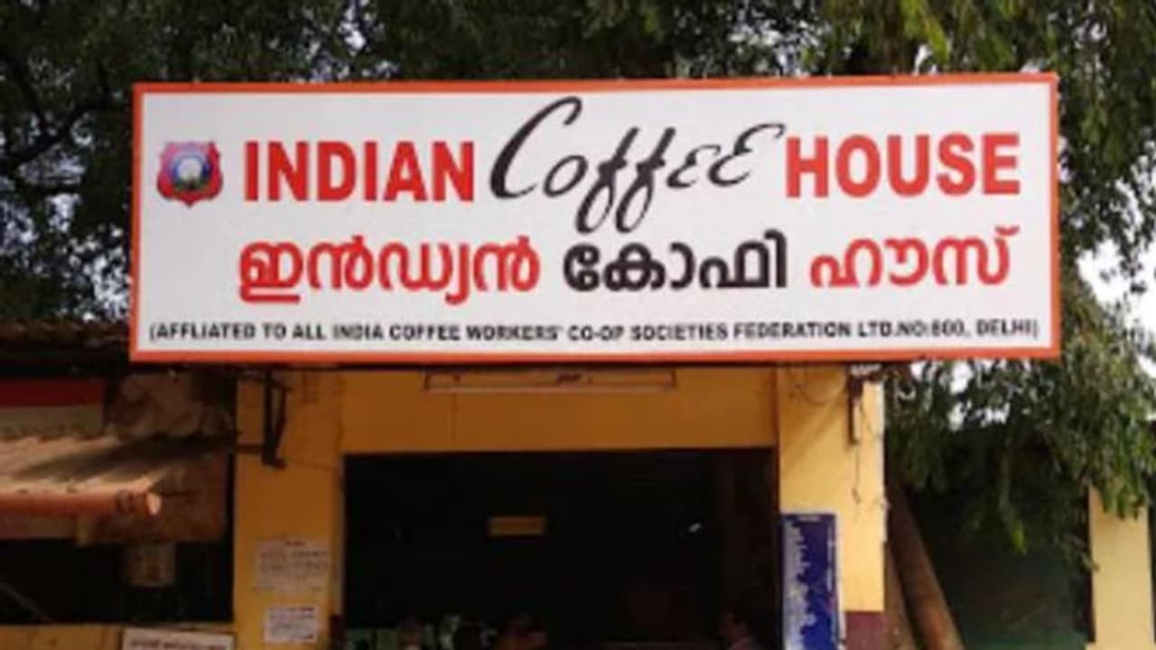 തൃശൂര്‍ മെഡിക്കല്‍ കോളേജിലെ ഇന്ത്യന്‍ കോഫീ ഹൗസ് ലൈസന്‍സ് സസ്‌പെന്‍ഡ് ചെയ്തു