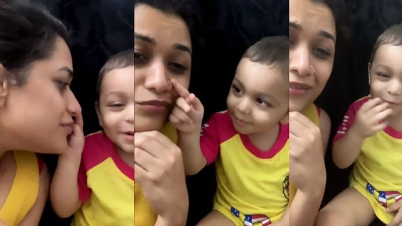 'ഈ മൂക്കുത്തിയില് ഇത്രയും കോമഡി ഉണ്ടായിരുന്നോ?'; കുട്ടി കുറുമ്പന്റെ വീഡിയോയുമായി പാര്വതി കൃഷ്ണ 'ഈ മൂക്കുത്തിയില് ഇത്രയും കോമഡി ഉണ്ടായിരുന്നോ?'; കുട്ടി കുറുമ്പന്റെ വീഡിയോയുമായി പാര്വതി കൃഷ്ണ