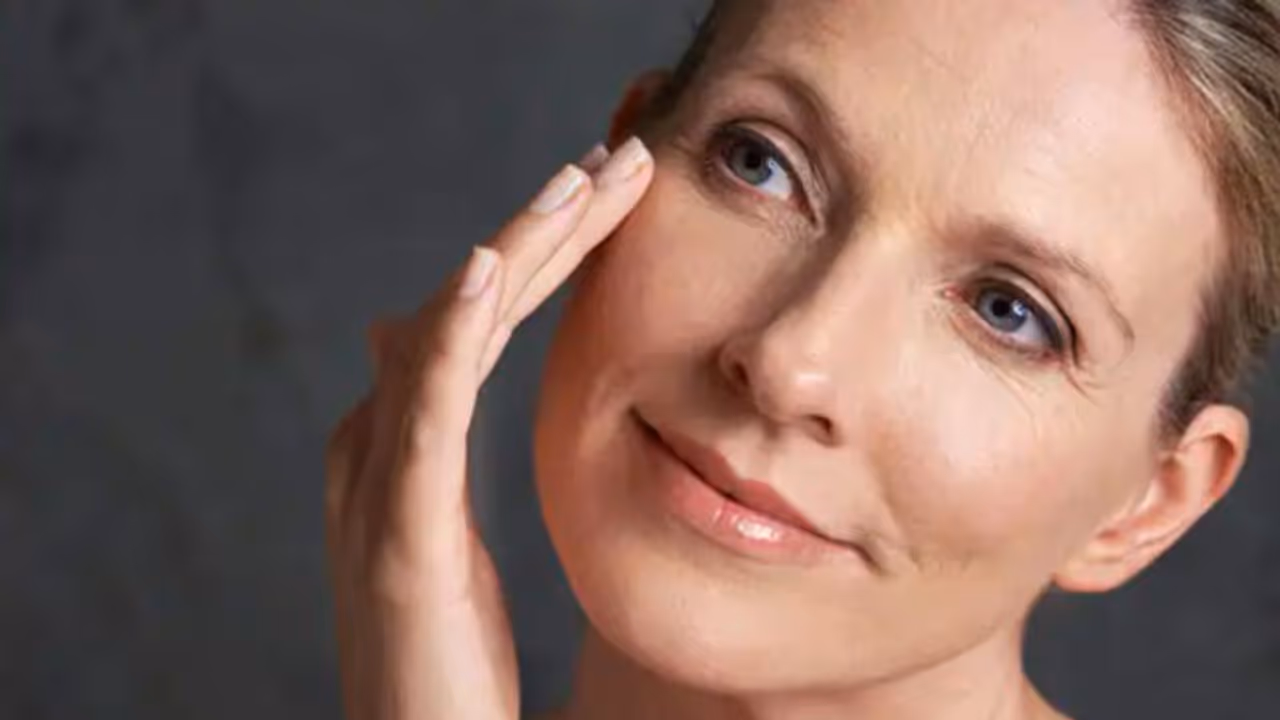 കാഴ്ചയില് പ്രായം കുറയ്ക്കാം; ഡയറ്റില് ഉള്പ്പെടുത്താം ഈ ഭക്ഷണങ്ങള്... കാഴ്ചയില് പ്രായം കുറയ്ക്കാം; ഡയറ്റില് ഉള്പ്പെടുത്താം ഈ ഭക്ഷണങ്ങള്...