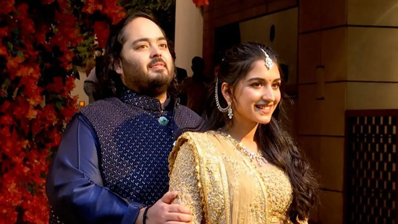 ರಾಧಿಕಾ ಜೊತೆ ಅನಂತ್ ಅಂಬಾನಿ ನಿಶ್ಚಿತಾರ್ಥ, ರಾಜಸ್ಥಾನದ ದೇವಸ್ಥಾನದಲ್ಲಿ ಮದುವೆ! ರಾಧಿಕಾ ಜೊತೆ ಅನಂತ್ ಅಂಬಾನಿ ನಿಶ್ಚಿತಾರ್ಥ, ರಾಜಸ್ಥಾನದ ದೇವಸ್ಥಾನದಲ್ಲಿ ಮದುವೆ!