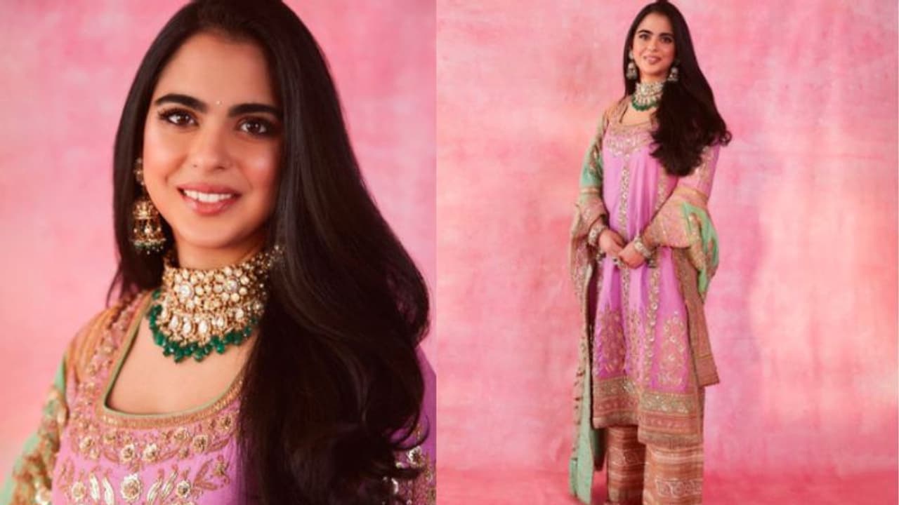 പര്പ്പിള് ഗ്രീന് സല്വാറില് തിളങ്ങി ഇഷ അംബാനി; ചിത്രങ്ങള് വൈറല് പര്പ്പിള് ഗ്രീന് സല്വാറില് തിളങ്ങി ഇഷ അംബാനി; ചിത്രങ്ങള് വൈറല്