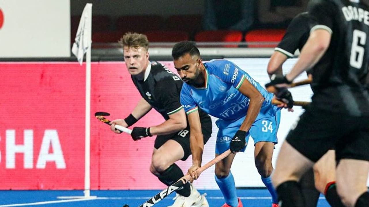 Hockey World Cup 2023: வேல்ஸ் அணியை 4 2 என்ற கோல் கணக்கில் வீழ்த்தி இந்தியா அபார வெற்றி..! Hockey World Cup 2023: வேல்ஸ் அணியை 4 2 என்ற கோல் கணக்கில் வீழ்த்தி இந்தியா அபார வெற்றி..!