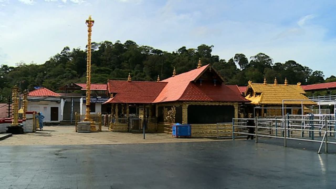 തീർത്ഥാടന കാലം പൂർത്തിയായി, ശബരിമല നടയടച്ചു; തിരുവാഭരണ പേടക സംഘം മടങ്ങി