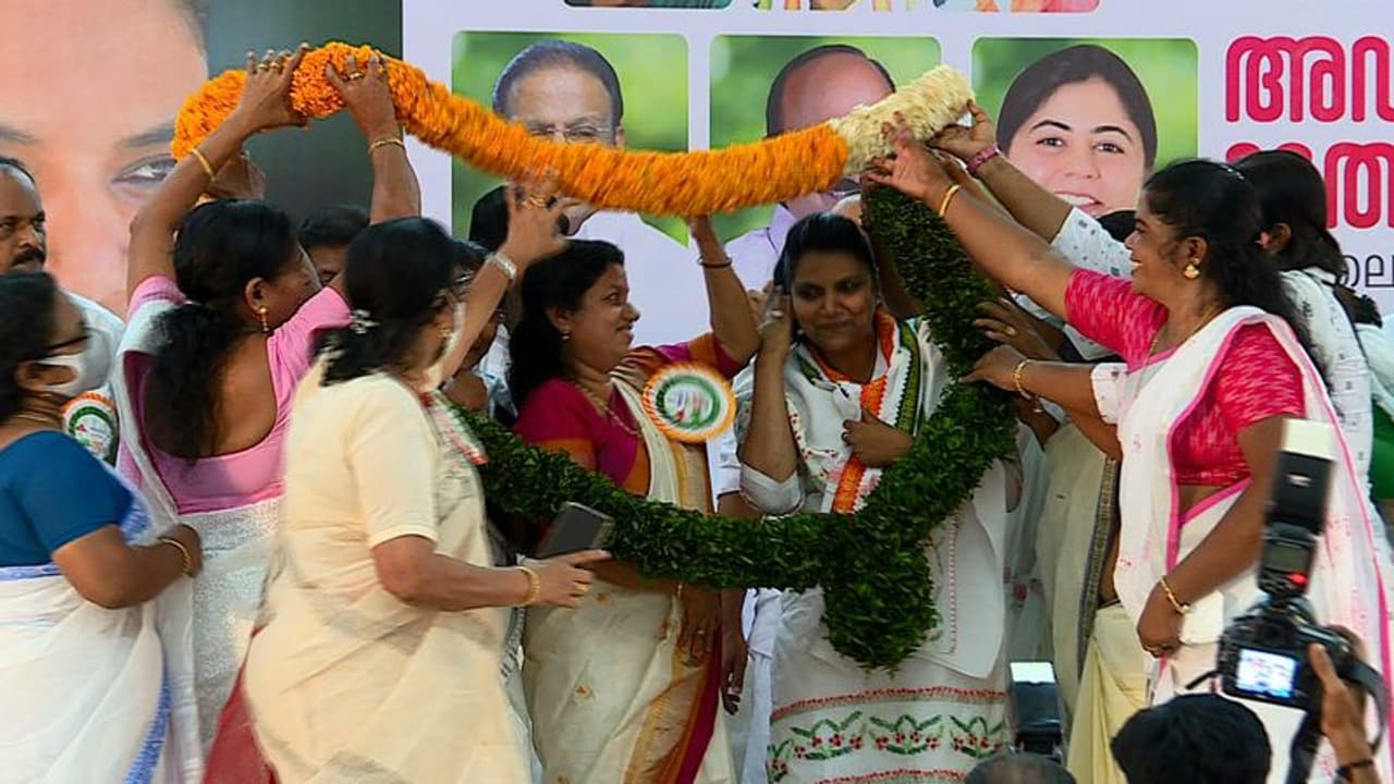 പ്രസിഡന്റുണ്ട്, ഭാരവാഹികളില്ല; മഹിളാ കോൺഗ്രസിൽ ഗ്രൂപ്പ് പോരിൽ തട്ടി കമ്മിറ്റികളുടെ പ്രവർത്തനവും നിശ്ചലം