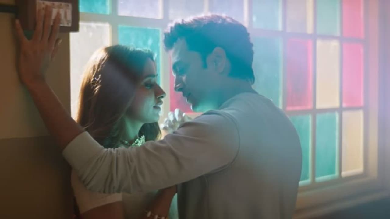 മറാഠി സിനിമയില് വിസ്മയ വിജയമായി വേദ്; റിതേഷ് ദേശ്മുഖിന്റെ സംവിധാന അരങ്ങേറ്റത്തിന് ബോക്സ് ഓഫീസ് റെക്കോര്ഡ് മറാഠി സിനിമയില് വിസ്മയ വിജയമായി വേദ്; റിതേഷ് ദേശ്മുഖിന്റെ സംവിധാന അരങ്ങേറ്റത്തിന് ബോക്സ് ഓഫീസ് റെക്കോര്ഡ്