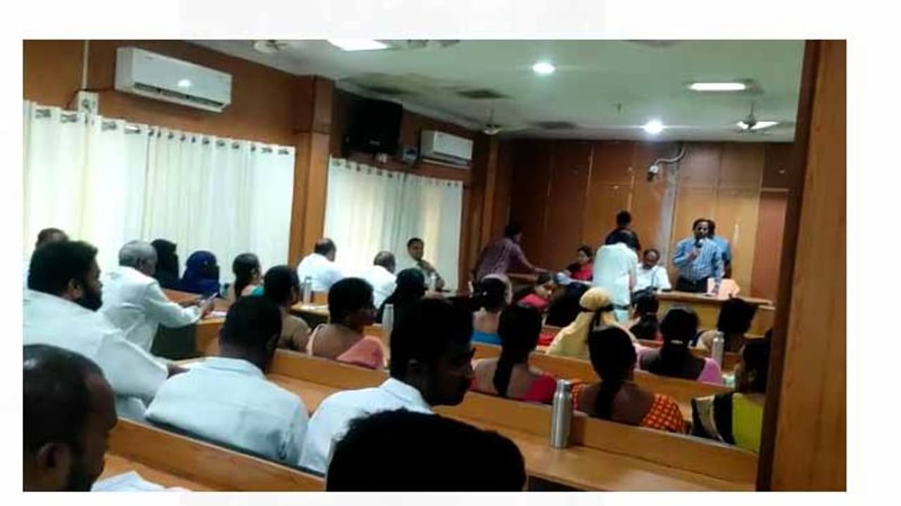 జగిత్యాల, కామారెడ్డి మాస్టర్ ప్లాన్లు రద్దు: తీర్మానం చేసిన మున్సిపల్ పాలకవర్గాలు జగిత్యాల, కామారెడ్డి మాస్టర్ ప్లాన్లు రద్దు: తీర్మానం చేసిన మున్సిపల్ పాలకవర్గాలు