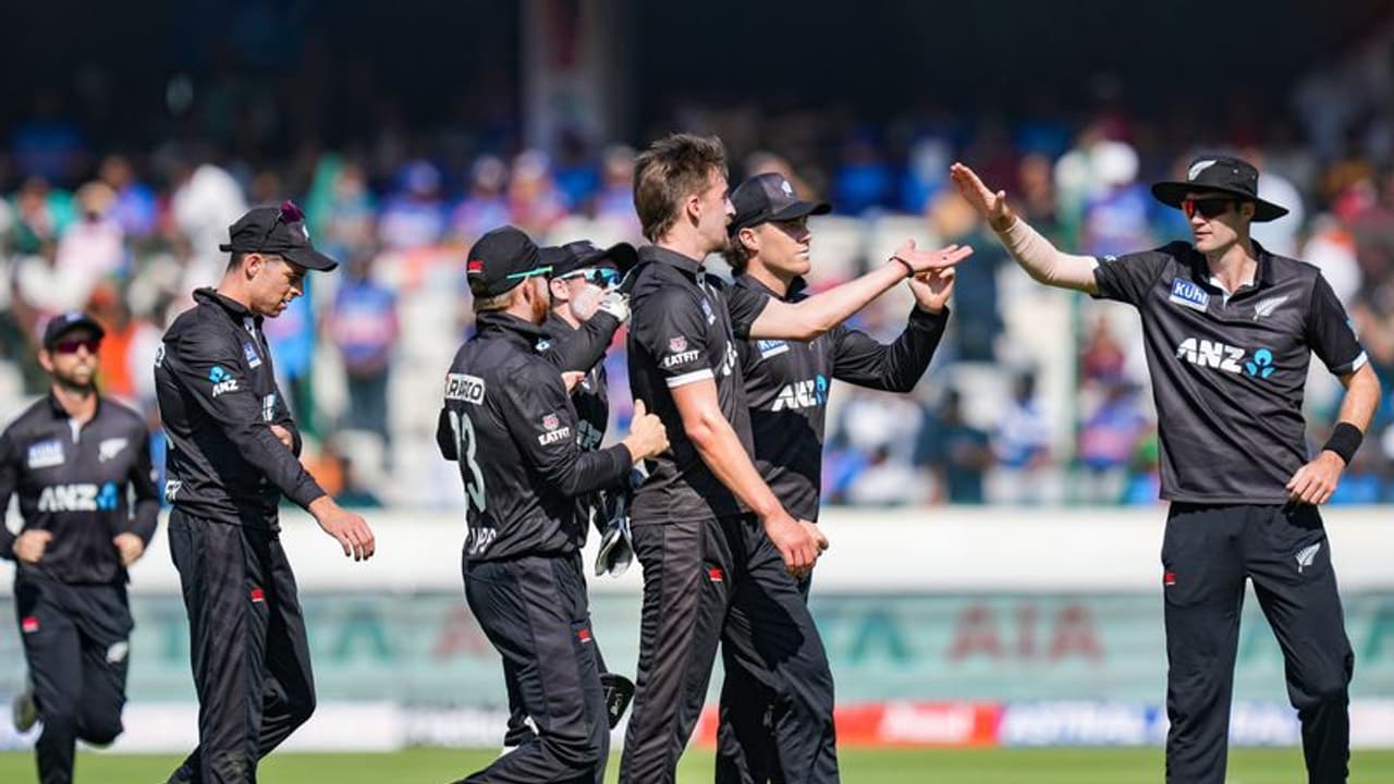 ICC ODI Ranking: தொடரும் போச்சு, ஐசிசி நம்பர் 1 இடமும் போச்சு: தவிக்கும் நியூசிலாந்து! ICC ODI Ranking: தொடரும் போச்சு, ஐசிசி நம்பர் 1 இடமும் போச்சு: தவிக்கும் நியூசிலாந்து!