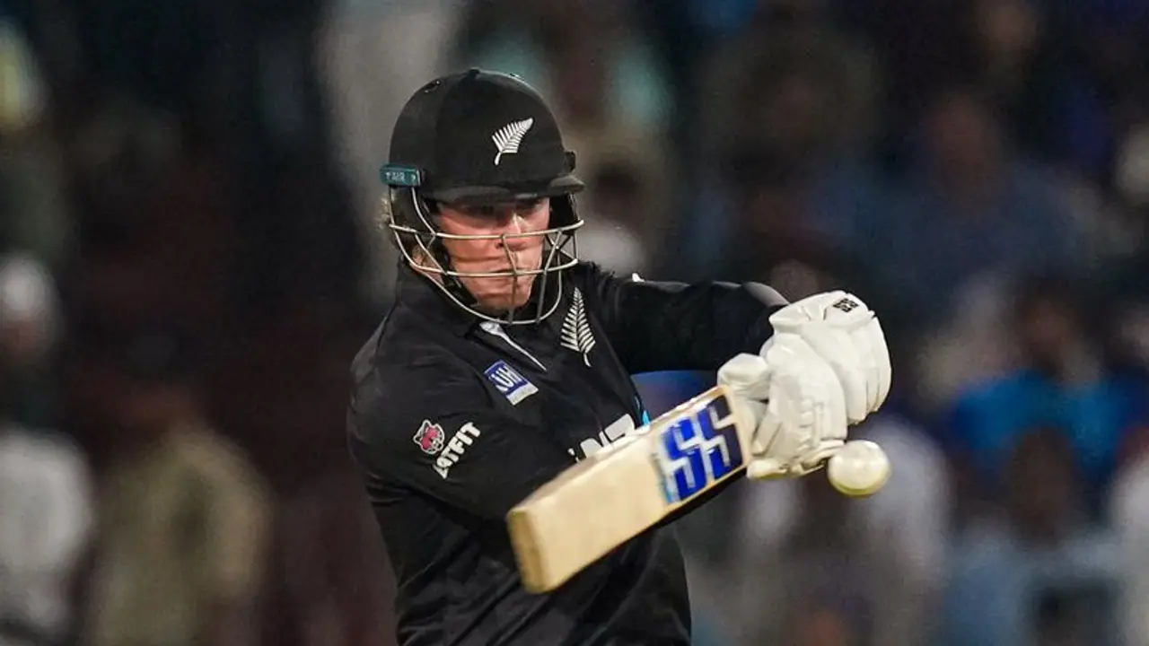 పాకిస్తాన్ కు దిమ్మతిరిగే షాకిచ్చిన న్యూజిలాండ్.. ఫిన్ అలెన్ ఉచకొత ! పాకిస్తాన్ కు దిమ్మతిరిగే షాకిచ్చిన న్యూజిలాండ్.. ఫిన్ అలెన్ ఉచకొత !