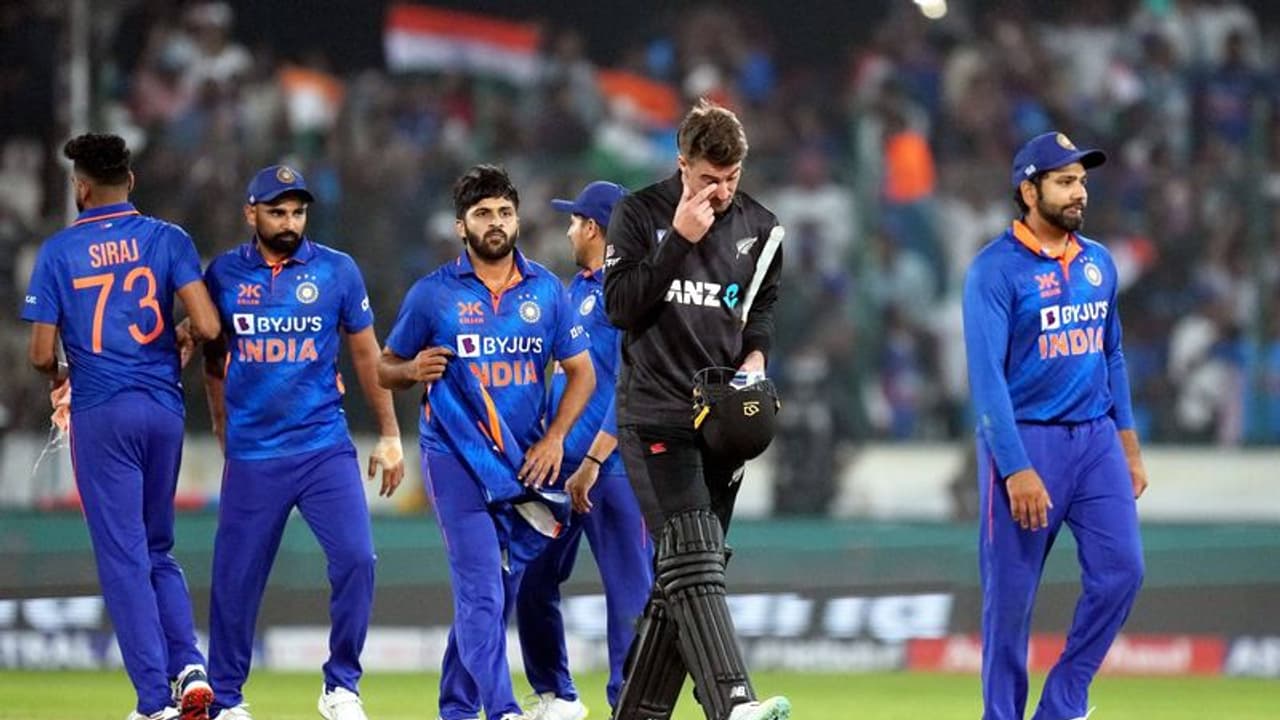 അഞ്ച് വിക്കറ്റ് നഷ്ടമായത് വെറും 15 റണ്സിന്! മോശം റെക്കോര്ഡിന്റെ പട്ടികയില് ന്യൂസിലന്ഡ് അഞ്ച് വിക്കറ്റ് നഷ്ടമായത് വെറും 15 റണ്സിന്! മോശം റെക്കോര്ഡിന്റെ പട്ടികയില് ന്യൂസിലന്ഡ്