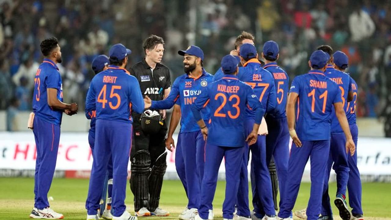 ஆபரேஷன் சக்ஸஸ்.. பேஷண்ட் டெத்..! நியூசி.,க்கு எதிரான ODI யில் ஜெயித்த இந்திய அணிக்கு இப்படியொரு சோதனையா..? ஆபரேஷன் சக்ஸஸ்.. பேஷண்ட் டெத்..! நியூசி.,க்கு எதிரான ODI யில் ஜெயித்த இந்திய அணிக்கு இப்படியொரு சோதனையா..?