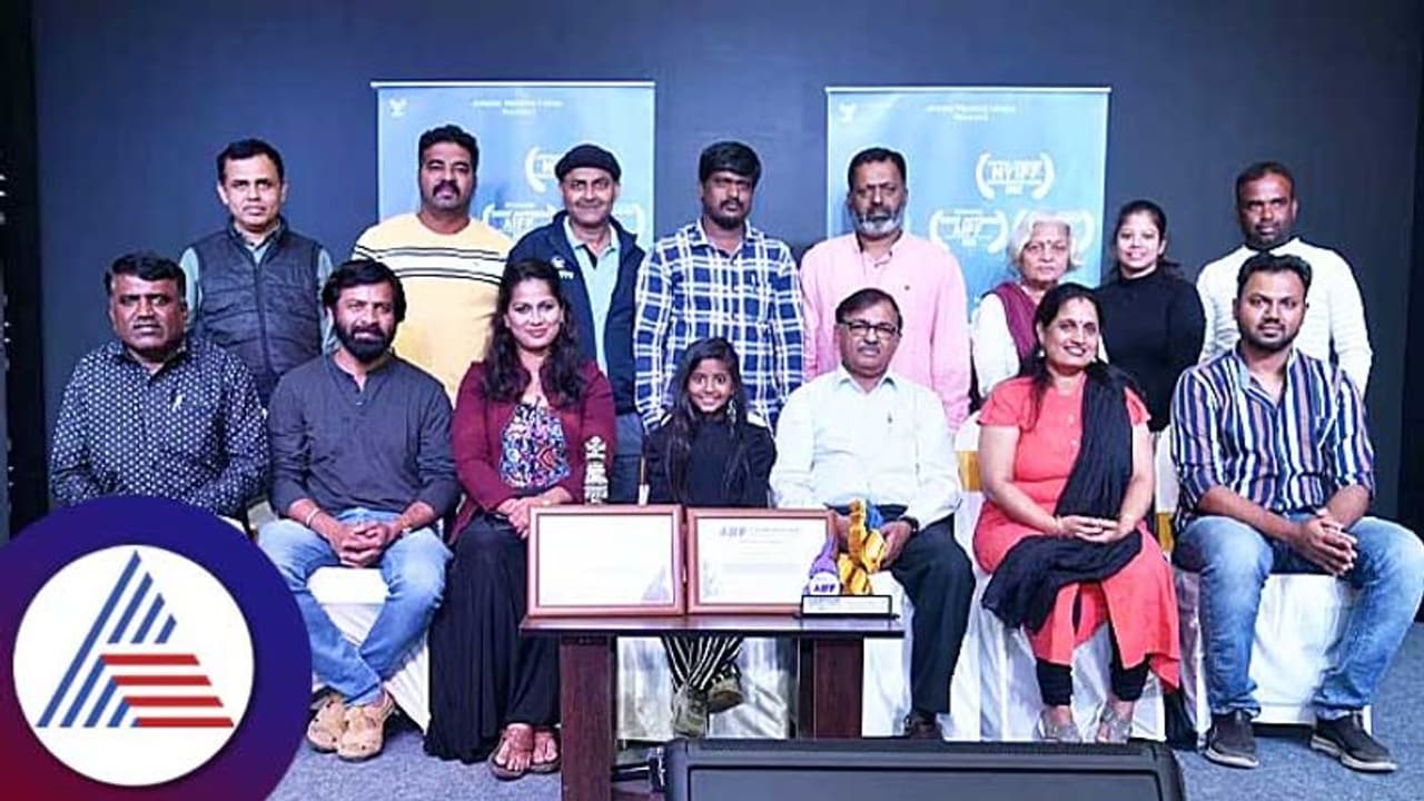 ಅಂತಾರಾಷ್ಟ್ರೀಯ ಚಿತ್ರೋತ್ಸವದಲ್ಲಿ ಪ್ರಶಸ್ತಿ ಬಾಚಿದ ಕನ್ನಡದ 'ಕೋಳಿ ಎಸ್ರು' ಅಂತಾರಾಷ್ಟ್ರೀಯ ಚಿತ್ರೋತ್ಸವದಲ್ಲಿ ಪ್ರಶಸ್ತಿ ಬಾಚಿದ ಕನ್ನಡದ 'ಕೋಳಿ ಎಸ್ರು'