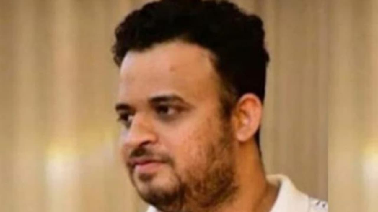 നാട്ടിലേക്കുള്ള യാത്രയ്ക്കിടെ പ്രവാസി യുവാവ് വിമാനത്താവളത്തില്‍ കുഴഞ്ഞുവീണ് മരിച്ചു