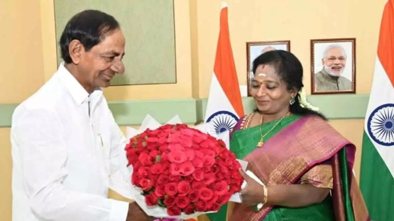 దిగొచ్చిన కేసీఆర్ సర్కార్: బడ్జెట్ సమావేశాల్లో గవర్నర్ ప్రసంగం, లంచ్ మోషన్ పిటిషన్ ఉపసంహరణ