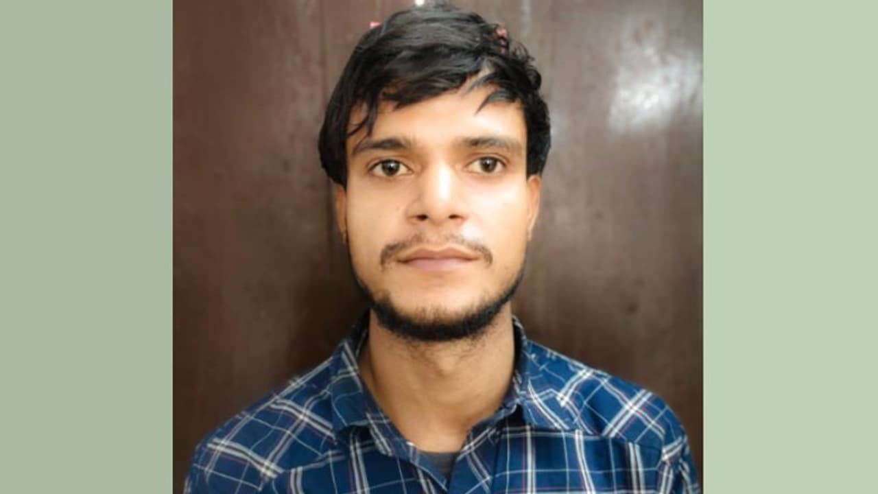 'എടിഎമ്മിൽ നിന്ന് പണം വരുമ്പോൾ ഡിസ്പെൻസറിൽ അമർത്തും' കായംകുളത്ത് തട്ടിയത് രണ്ട് ലക്ഷത്തിലധികം രൂപ, അറസ്റ്റ് 'എടിഎമ്മിൽ നിന്ന് പണം വരുമ്പോൾ ഡിസ്പെൻസറിൽ അമർത്തും' കായംകുളത്ത് തട്ടിയത് രണ്ട് ലക്ഷത്തിലധികം രൂപ, അറസ്റ്റ്