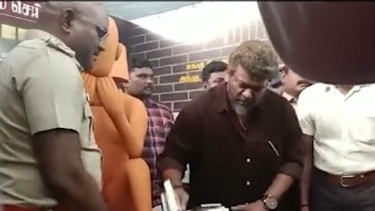 டீன்ஸ் படம் வெளியாவதில் சிக்கல்? கிராபிக்ஸ் மேற்பார்வையாளர் மீது பார்த்திபன் காவல் நிலையத்தில் பரபரப்பு புகார்