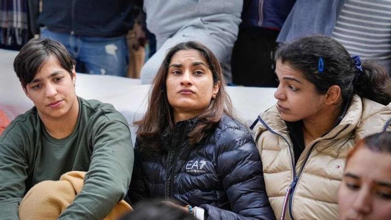 WFI தலைவர் மீதான பாலியல் குற்றச்சாட்டை விசாரிக்க 7 பேர் அடங்கிய கமிட்டி அமைப்பு..! IOA நடவடிக்கை WFI தலைவர் மீதான பாலியல் குற்றச்சாட்டை விசாரிக்க 7 பேர் அடங்கிய கமிட்டி அமைப்பு..! IOA நடவடிக்கை