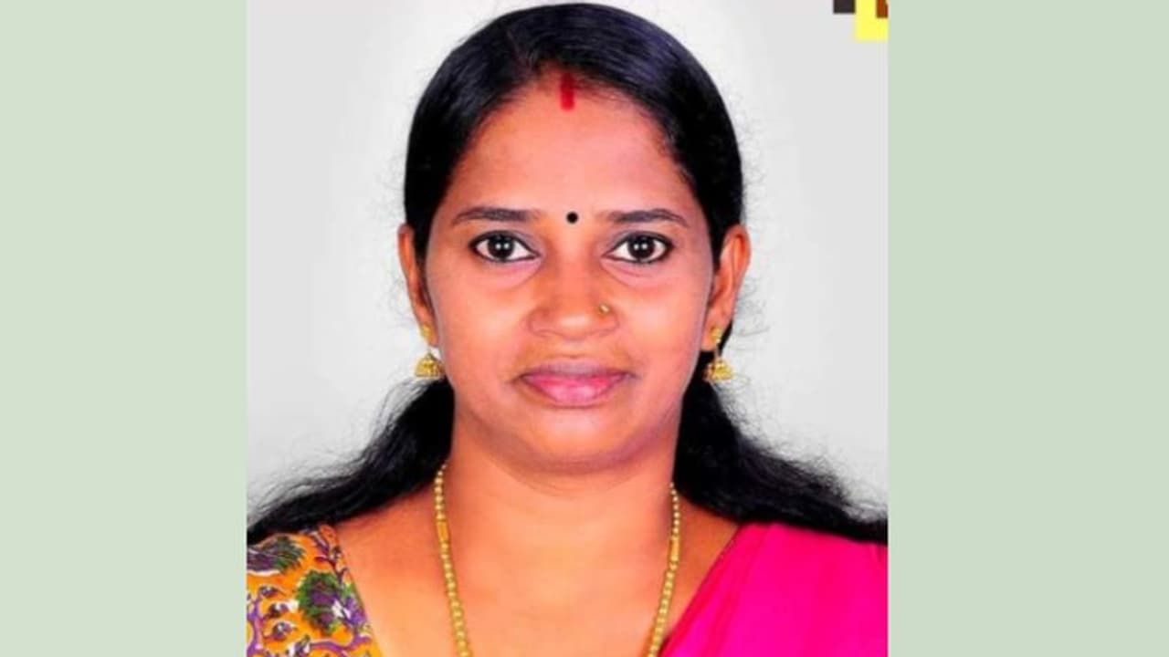 തരിയോട് പഞ്ചായത്ത് വൈസ് പ്രസിഡന്റ് മുസ്ലിം ലീഗിലെ സൂന നവീന് രാജിവച്ചു തരിയോട് പഞ്ചായത്ത് വൈസ് പ്രസിഡന്റ് മുസ്ലിം ലീഗിലെ സൂന നവീന് രാജിവച്ചു