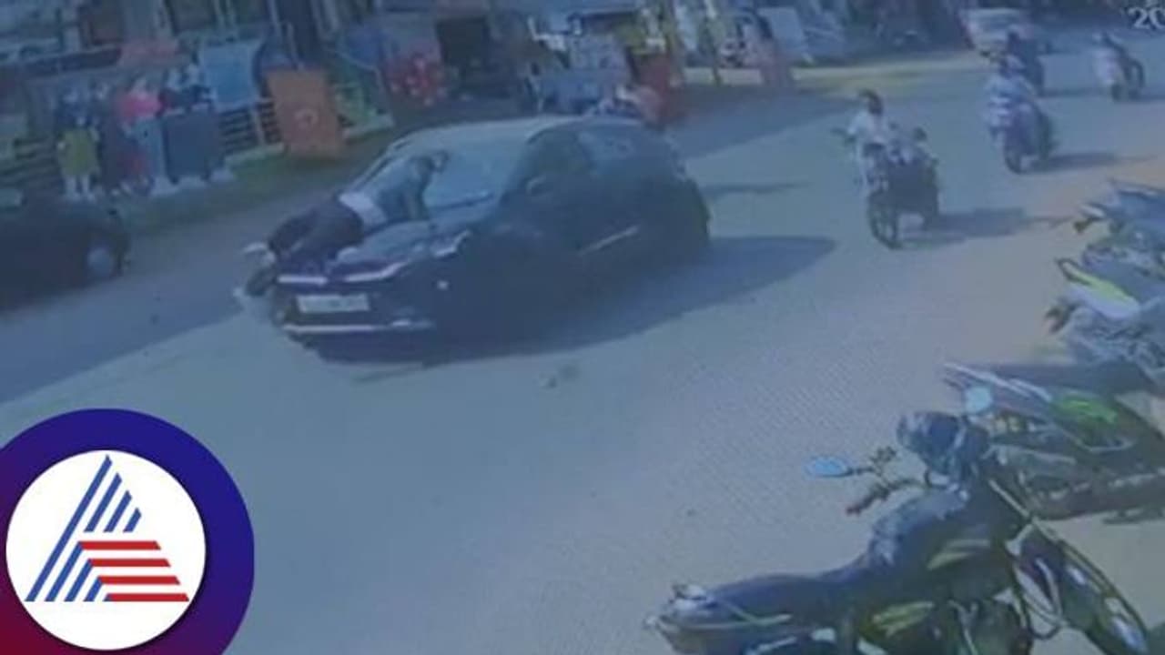 ಬಾನೆಟ್ ಮೇಲೆ ವ್ಯಕ್ತಿಯಿದ್ರೂ ಮೂರು ಕಿ.ಮೀ. ಕಾರು ಚಾಲನೆ: ಬೆಂಗಳೂರಲ್ಲಿ ಮತ್ತೊಂದು ಭಯಾನಕ ಘಟನೆ...! ಬಾನೆಟ್ ಮೇಲೆ ವ್ಯಕ್ತಿಯಿದ್ರೂ ಮೂರು ಕಿ.ಮೀ. ಕಾರು ಚಾಲನೆ: ಬೆಂಗಳೂರಲ್ಲಿ ಮತ್ತೊಂದು ಭಯಾನಕ ಘಟನೆ...!