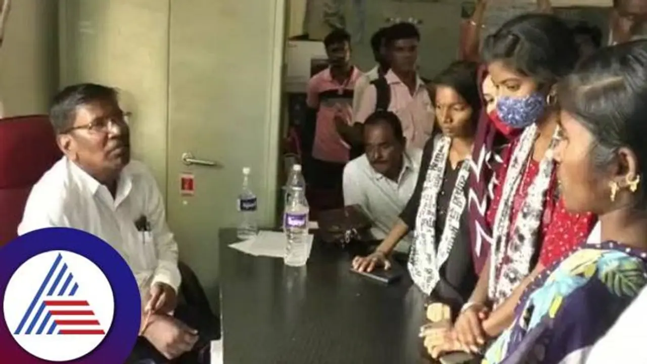 ಯಾದಗಿರಿ: ಅಧಿಕಾರಿಗಳ ಎಡವಟ್ಟು ಅತಂತ್ರ ಸ್ಥಿತಿಯಲ್ಲಿ ವಿದ್ಯಾರ್ಥಿಗಳು ಯಾದಗಿರಿ: ಅಧಿಕಾರಿಗಳ ಎಡವಟ್ಟು ಅತಂತ್ರ ಸ್ಥಿತಿಯಲ್ಲಿ ವಿದ್ಯಾರ್ಥಿಗಳು