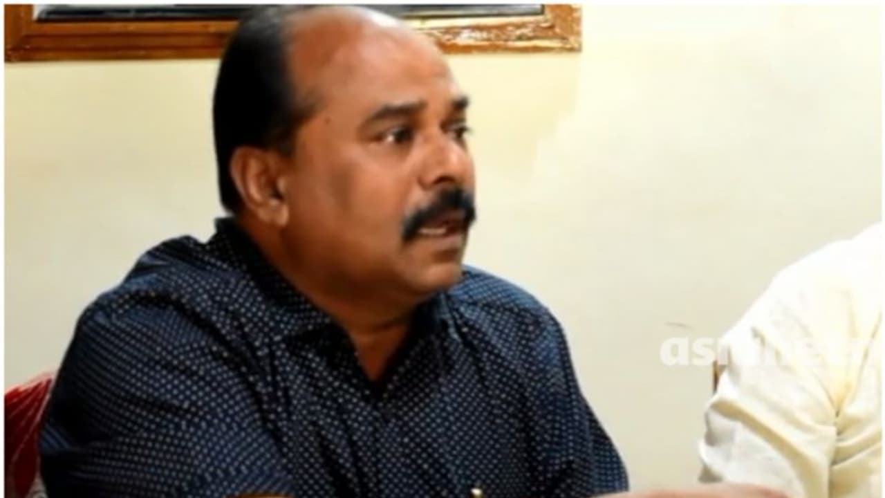 പടയപ്പയെ പ്രകോപിപ്പിച്ചതിന് കേസ്; വനം വകുപ്പിന്റെ വാഹനങ്ങള് തടയുമെന്ന് സിപിഎം ഏരിയ സെക്രട്ടറി പടയപ്പയെ പ്രകോപിപ്പിച്ചതിന് കേസ്; വനം വകുപ്പിന്റെ വാഹനങ്ങള് തടയുമെന്ന് സിപിഎം ഏരിയ സെക്രട്ടറി