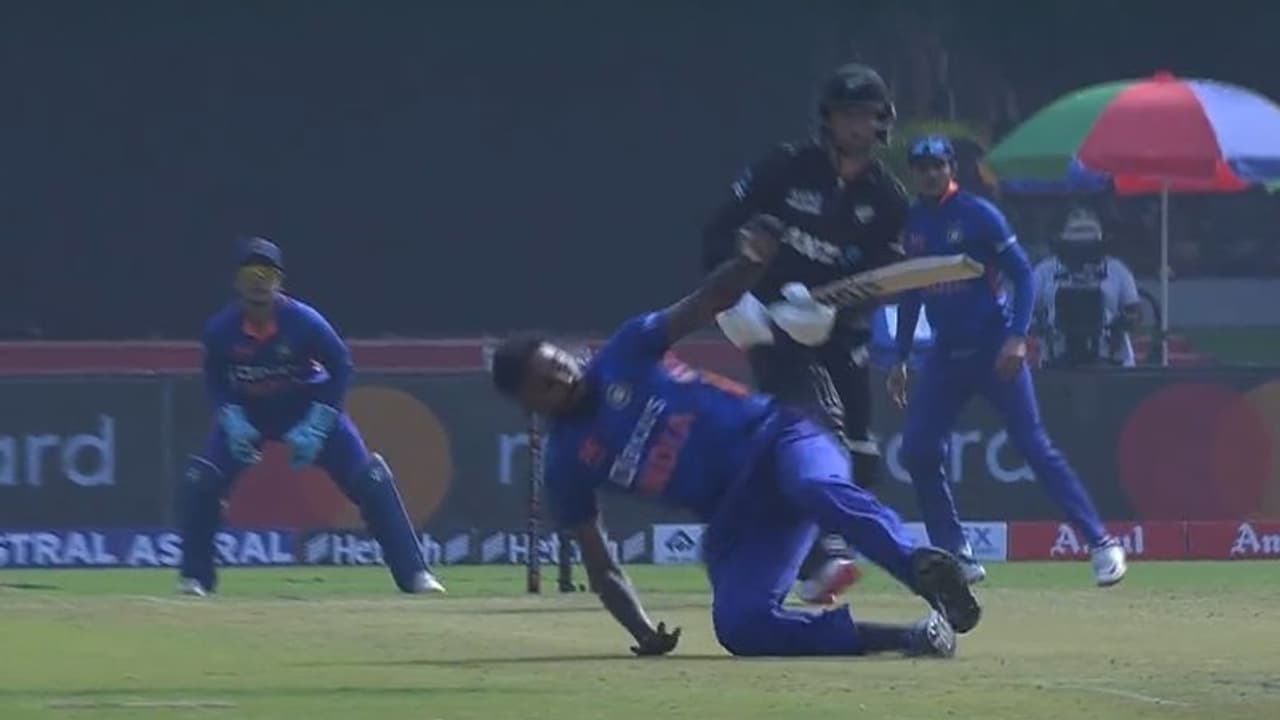 കോണ്‍വെയെ മടക്കിയ ഹാര്‍ദ്ദിക്കിന്‍റെ വണ്ടര്‍ ക്യാച്ച് വീഡിയോ