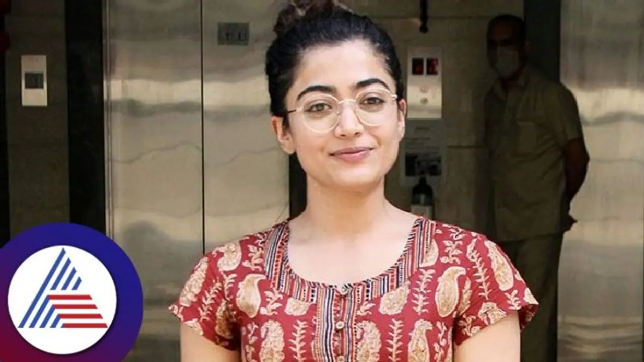 ನಾನು ಕರ್ನಾಟಕದವಳು, ಹೈದರಾಬಾದ್ನಲ್ಲಿದ್ದೀನಿ ಮುಂದೆ ಕೇರಳಾಗೆ ಹೋಗಬೇಕು: ರಶ್ಮಿಕಾ ಮಂದಣ್ಣ ನಾನು ಕರ್ನಾಟಕದವಳು, ಹೈದರಾಬಾದ್ನಲ್ಲಿದ್ದೀನಿ ಮುಂದೆ ಕೇರಳಾಗೆ ಹೋಗಬೇಕು: ರಶ್ಮಿಕಾ ಮಂದಣ್ಣ