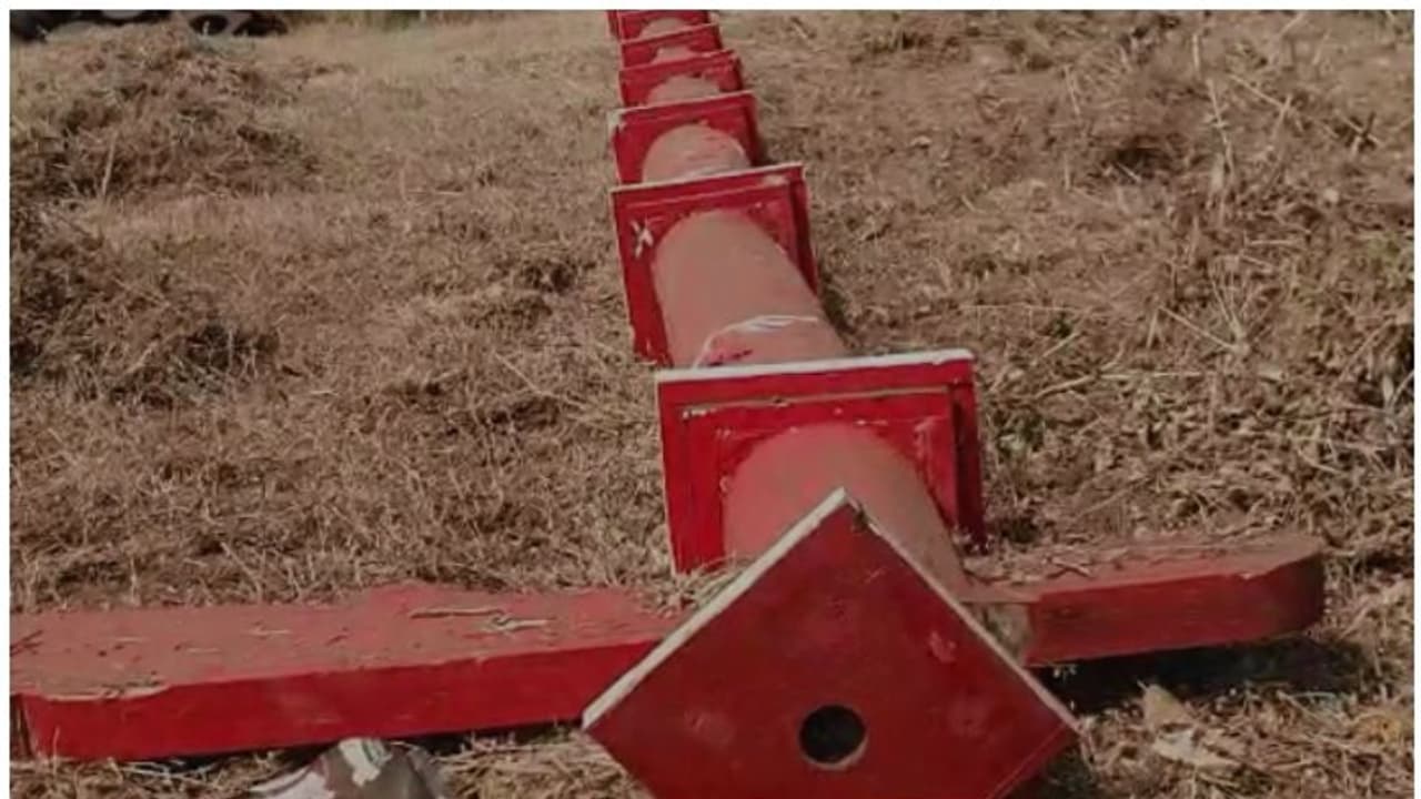 പാർട്ടി കോൺഗ്രസിനായി സ്ഥാപിച്ച കൊടിമരം നീക്കം ചെയ്യണം; സിപിഎമ്മിന് കണ്ണൂർ കോർപറേഷന്റെ നോട്ടീസ് പാർട്ടി കോൺഗ്രസിനായി സ്ഥാപിച്ച കൊടിമരം നീക്കം ചെയ്യണം; സിപിഎമ്മിന് കണ്ണൂർ കോർപറേഷന്റെ നോട്ടീസ്