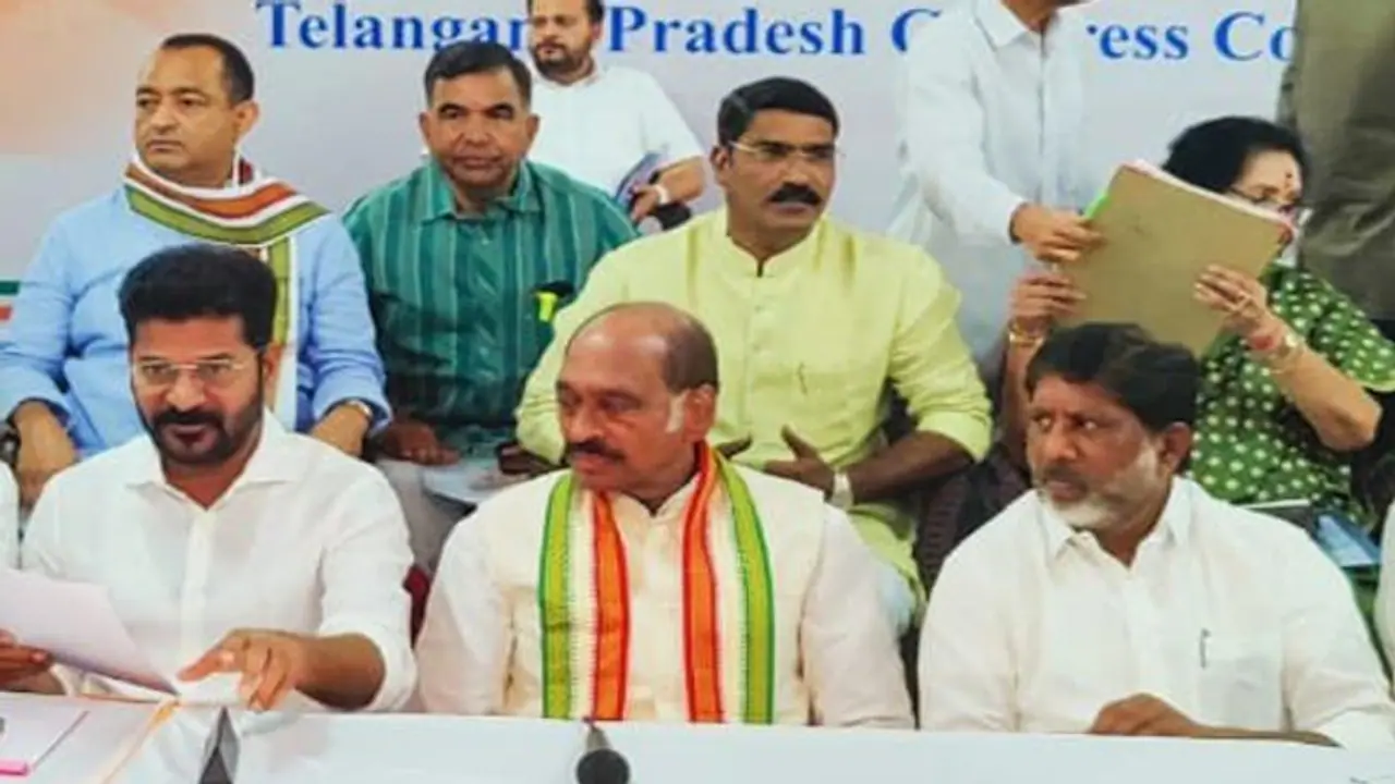 ఇంకా కొట్టుకుంటూ ఉంటే ఎన్నికలకు ఎప్పుడు వెళ్తాం.. ఆ బాధ్యత రేవంత్ రెడ్డిదే: మాణిక్రావ్ ఠాక్రే ఇంకా కొట్టుకుంటూ ఉంటే ఎన్నికలకు ఎప్పుడు వెళ్తాం.. ఆ బాధ్యత రేవంత్ రెడ్డిదే: మాణిక్రావ్ ఠాక్రే