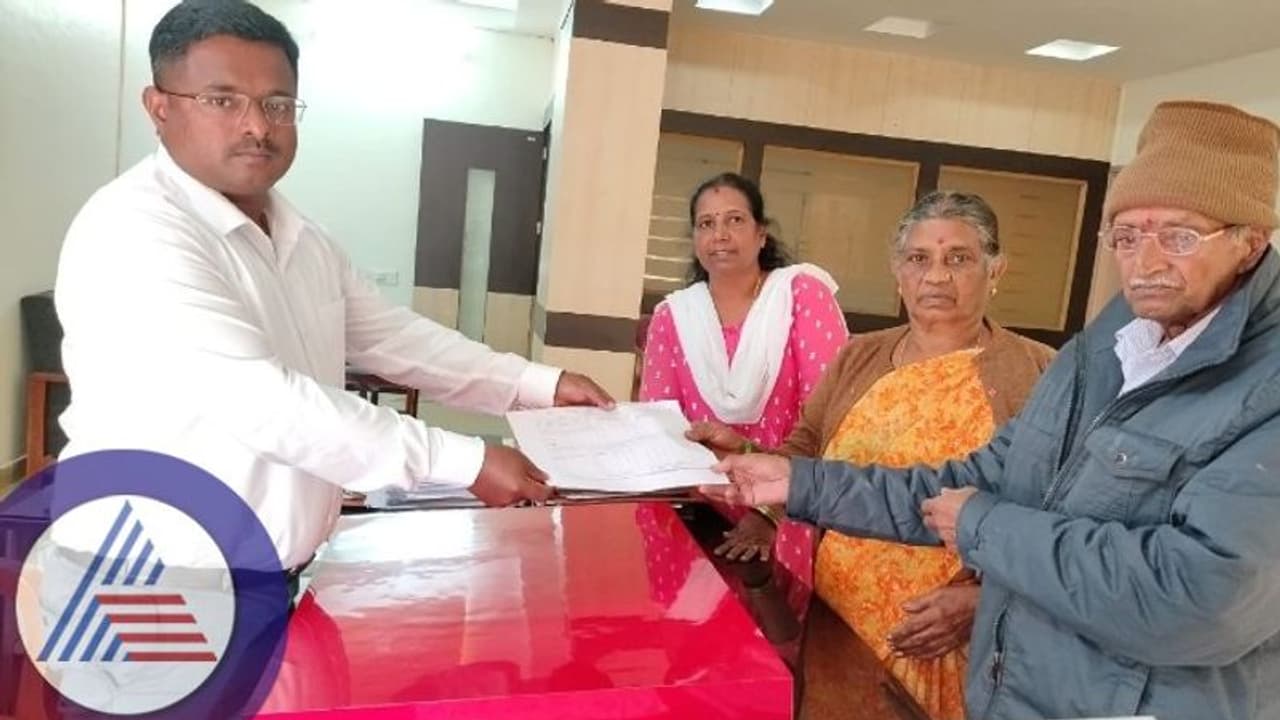 Kodagu: ಪೋಷಕರನ್ನು ಹೊರಹಾಕಿದ ಮಕ್ಕಳಿಗೆ ತಕ್ಕಶಾಸ್ತಿ: ತಂದೆ ತಾಯಿಗೆ ಆಸ್ತಿ ವಾಪಸ್ ಕೊಡಿಸಿದ ಕೋರ್ಟ್ Kodagu: ಪೋಷಕರನ್ನು ಹೊರಹಾಕಿದ ಮಕ್ಕಳಿಗೆ ತಕ್ಕಶಾಸ್ತಿ: ತಂದೆ ತಾಯಿಗೆ ಆಸ್ತಿ ವಾಪಸ್ ಕೊಡಿಸಿದ ಕೋರ್ಟ್