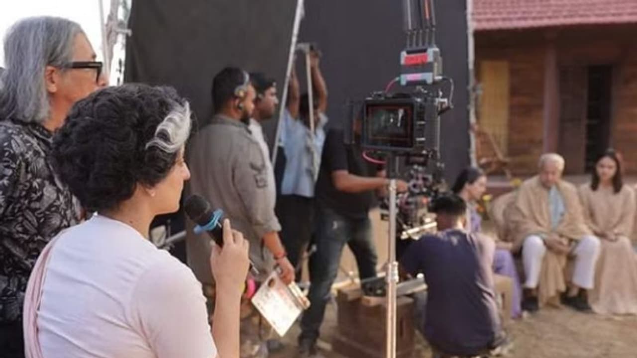 ഇന്ദിരാഗാന്ധിയായി കങ്കണ, ചിത്രീകരണം പൂര്ത്തിയായതായി അറിയിച്ച് താരം ഇന്ദിരാഗാന്ധിയായി കങ്കണ, ചിത്രീകരണം പൂര്ത്തിയായതായി അറിയിച്ച് താരം