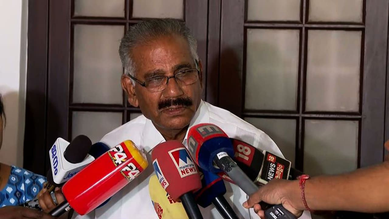 അരിക്കൊമ്പൻ വിഷയം നീട്ടിക്കൊണ്ടുപോകില്ല, കോടതിയെ അനുസരിക്കും: വനം മന്ത്രി അരിക്കൊമ്പൻ വിഷയം നീട്ടിക്കൊണ്ടുപോകില്ല, കോടതിയെ അനുസരിക്കും: വനം മന്ത്രി