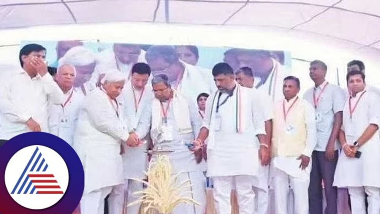 Prajadwani Bus Yatra: ಜೆಡಿಎಸ್ ಭದ್ರಕೋಟೆ ಹಾಸನದಲ್ಲಿ ಕಾಂಗ್ರೆಸ್ ಶಕ್ತಿ ಪ್ರದರ್ಶನ Prajadwani Bus Yatra: ಜೆಡಿಎಸ್ ಭದ್ರಕೋಟೆ ಹಾಸನದಲ್ಲಿ ಕಾಂಗ್ರೆಸ್ ಶಕ್ತಿ ಪ್ರದರ್ಶನ