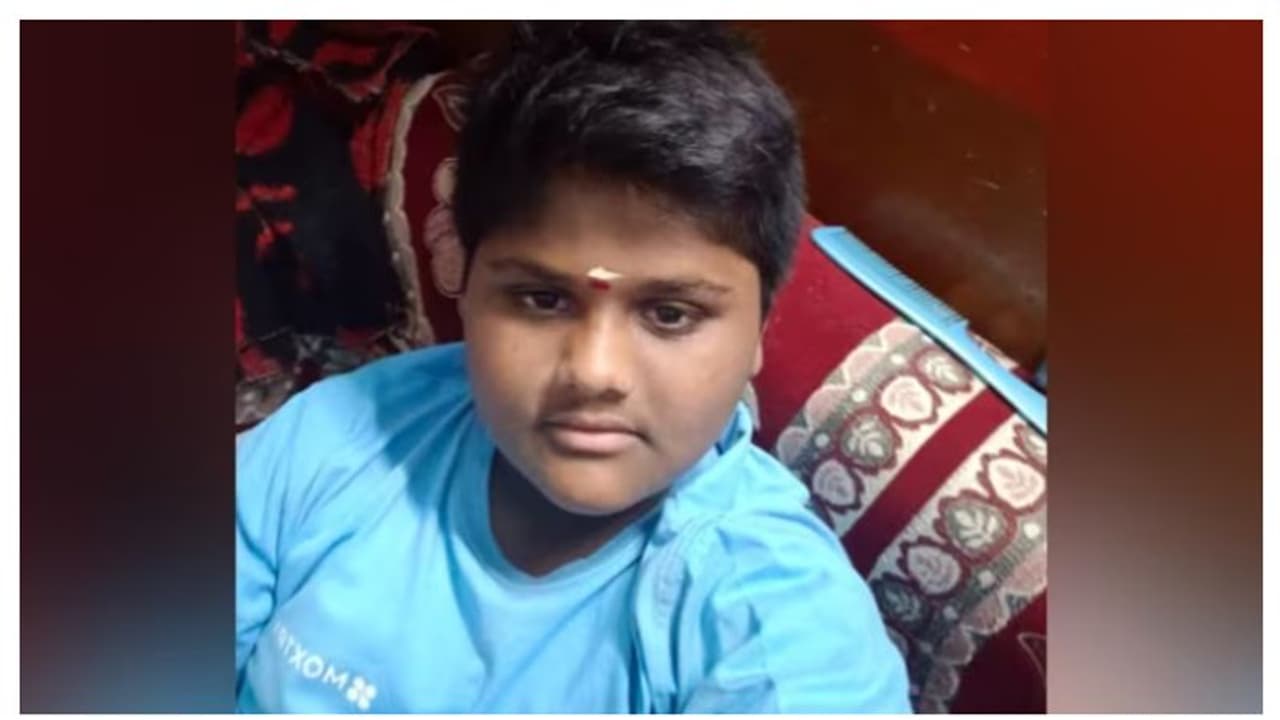 ജല്ലിക്കെട്ട് കാണാനെത്തിയ 14കാരൻ കാളയുടെ കുത്തേറ്റ് കൊല്ലപ്പെട്ടു ജല്ലിക്കെട്ട് കാണാനെത്തിയ 14കാരൻ കാളയുടെ കുത്തേറ്റ് കൊല്ലപ്പെട്ടു