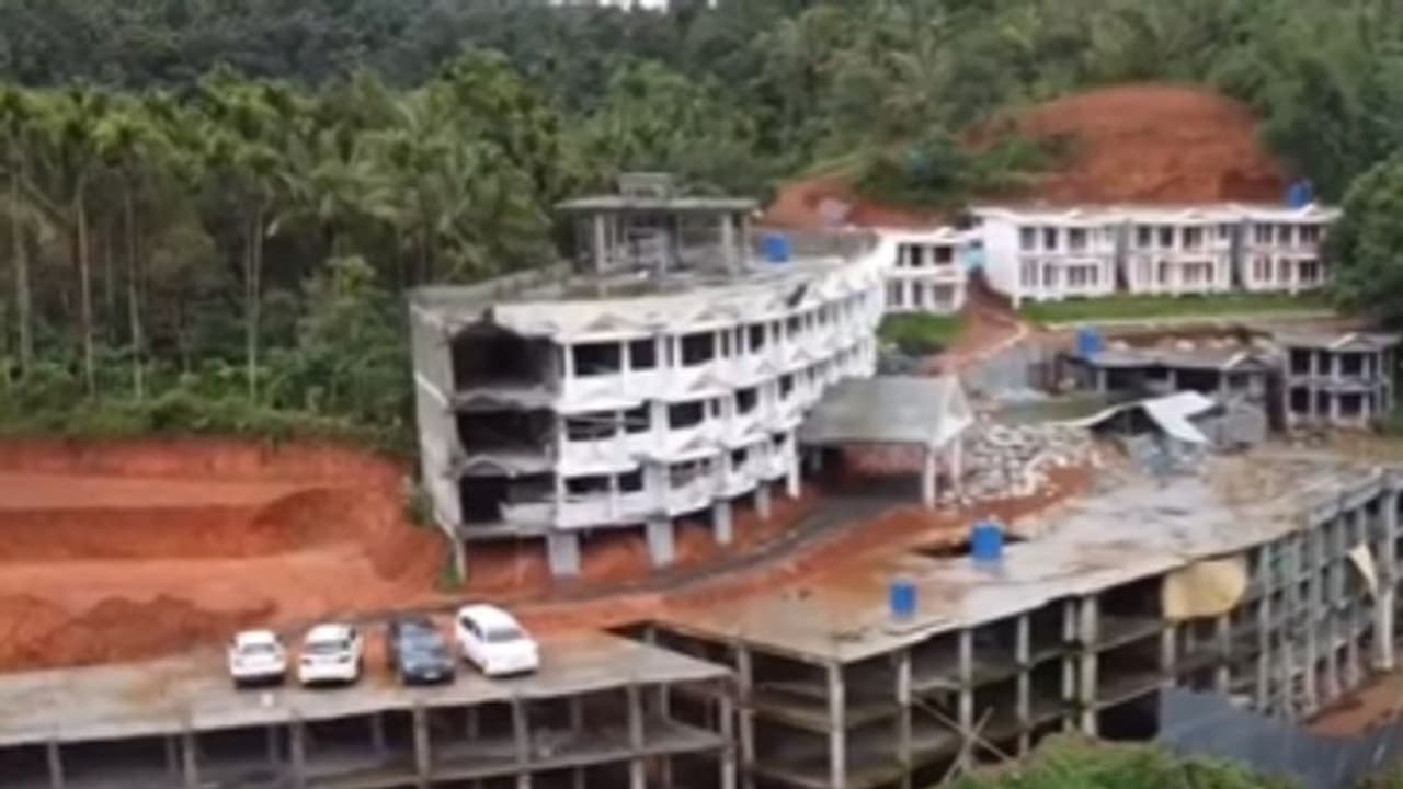 ഡാമിന് സമീപം പഞ്ചനക്ഷത്ര വില്ല, തട്ടിയത് കോടികള്; കെന്സ നിക്ഷേപക തട്ടിപ്പ് പ്രതിക്കായി ലുക്ക് ഔട്ട് നോട്ടീസ് ഡാമിന് സമീപം പഞ്ചനക്ഷത്ര വില്ല, തട്ടിയത് കോടികള്; കെന്സ നിക്ഷേപക തട്ടിപ്പ് പ്രതിക്കായി ലുക്ക് ഔട്ട് നോട്ടീസ്