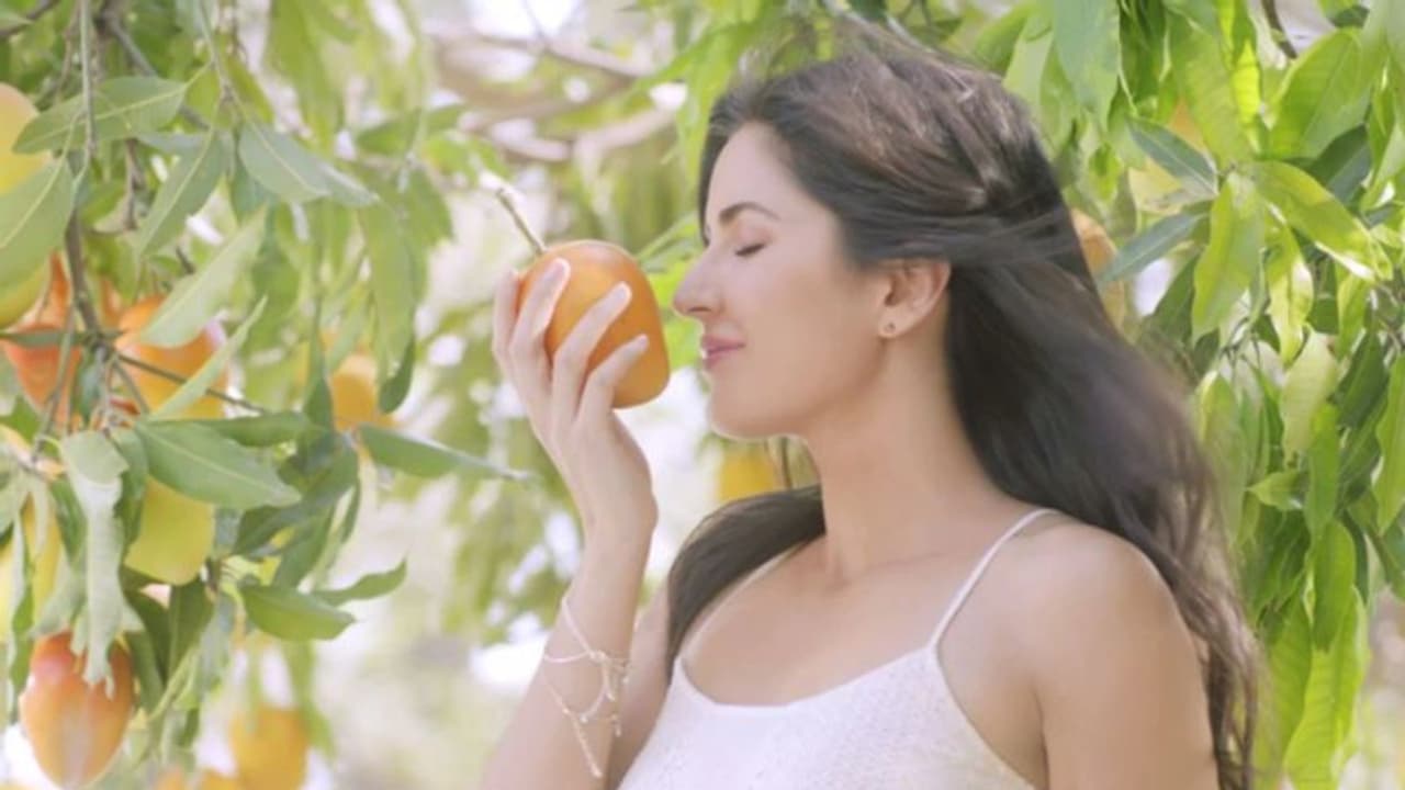 മുഖത്തെ കറുത്ത പാടുകള് അകറ്റാൻ മാമ്പഴം; ഉപയോഗിക്കേണ്ടത് ഇങ്ങനെ... മുഖത്തെ കറുത്ത പാടുകള് അകറ്റാൻ മാമ്പഴം; ഉപയോഗിക്കേണ്ടത് ഇങ്ങനെ...