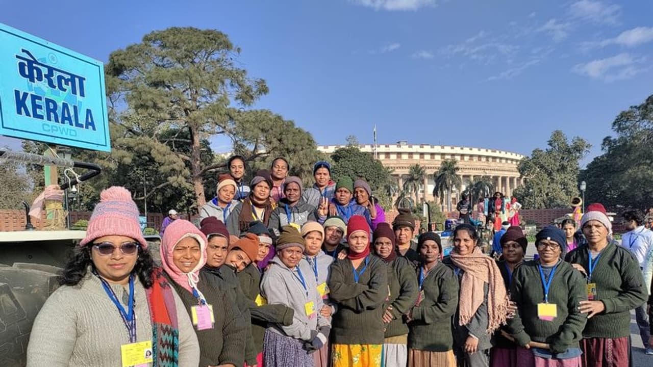 കഴിഞ്ഞ വർഷം ഒഴിവാക്കി, ഇത്തവണ 'നാരീശക്തി'യുമായി കേരളം; റിപ്പബ്ലിക് ദിന പരിപാടിയിലേക്ക് 24 സ്ത്രീകള് കഴിഞ്ഞ വർഷം ഒഴിവാക്കി, ഇത്തവണ 'നാരീശക്തി'യുമായി കേരളം; റിപ്പബ്ലിക് ദിന പരിപാടിയിലേക്ക് 24 സ്ത്രീകള്