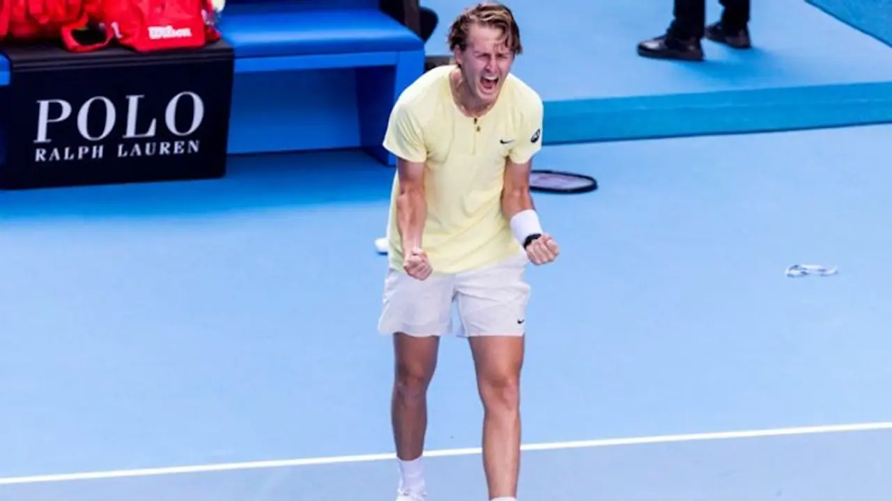 Australian Open 2023: Korda credits 'towel' & crowd for epic win over Hurkacz to reach 1st Grand Slam QF Australian Open 2023: Korda credits 'towel' & crowd for epic win over Hurkacz to reach 1st Grand Slam QF