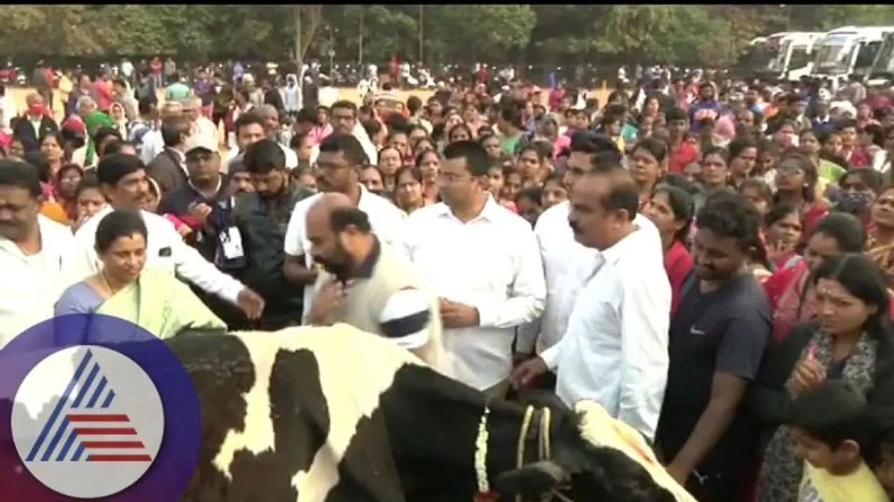 Bengaluru: 2 ಸಾವಿರ ಜನರಿಗೆ ತೀರ್ಥ ಸ್ಥಳಕ್ಕೆ ಉಚಿತ ಪ್ರವಾಸ : ಕಾಂಗ್ರೆಸ್ ಮುಖಂಡ ರಘುವೀರ್ ಎಸ್.ಗೌಡ ಆಯೋಜನೆ Bengaluru: 2 ಸಾವಿರ ಜನರಿಗೆ ತೀರ್ಥ ಸ್ಥಳಕ್ಕೆ ಉಚಿತ ಪ್ರವಾಸ : ಕಾಂಗ್ರೆಸ್ ಮುಖಂಡ ರಘುವೀರ್ ಎಸ್.ಗೌಡ ಆಯೋಜನೆ