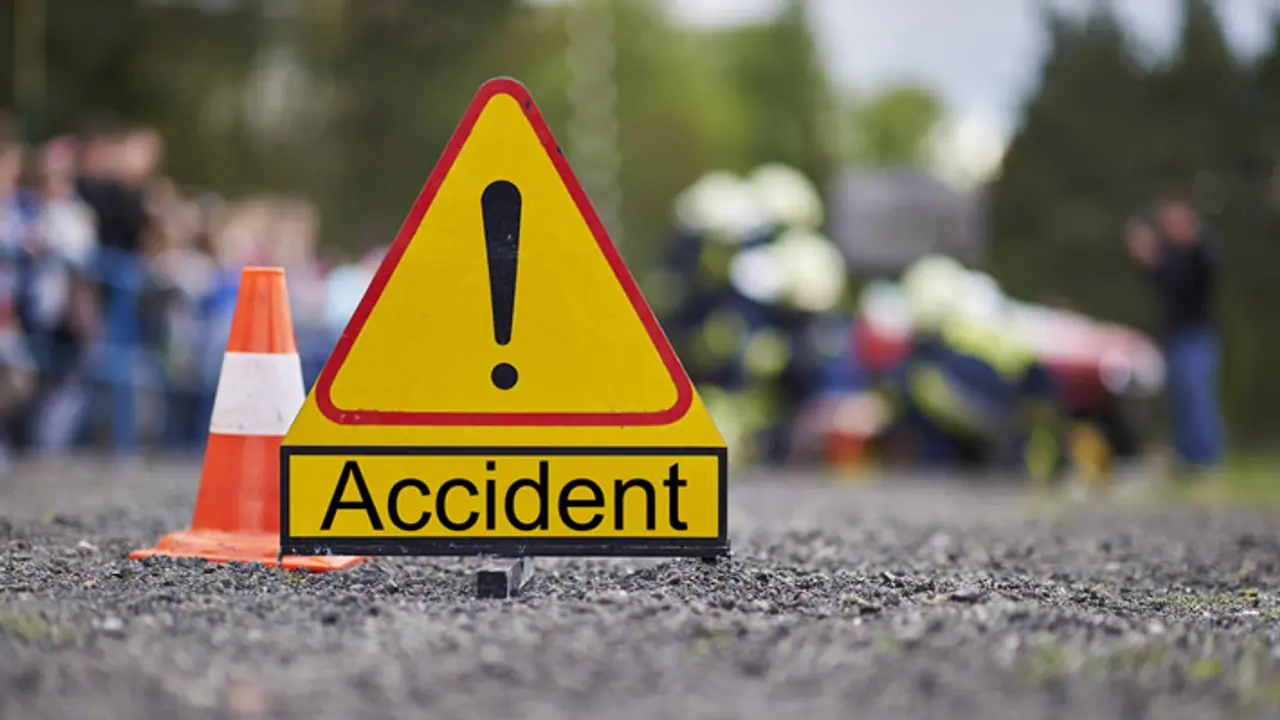 accident between a truck and a car in Rajasthan Sikar accident between a truck and a car in Rajasthan Sikar